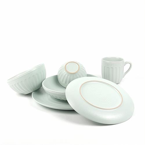 good quality stoneware dinner set